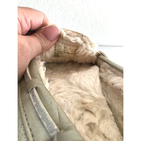 WARM WOMENS SILVER TONE SLIP ON SHOES SIZE 8 - Picture 5 of 5